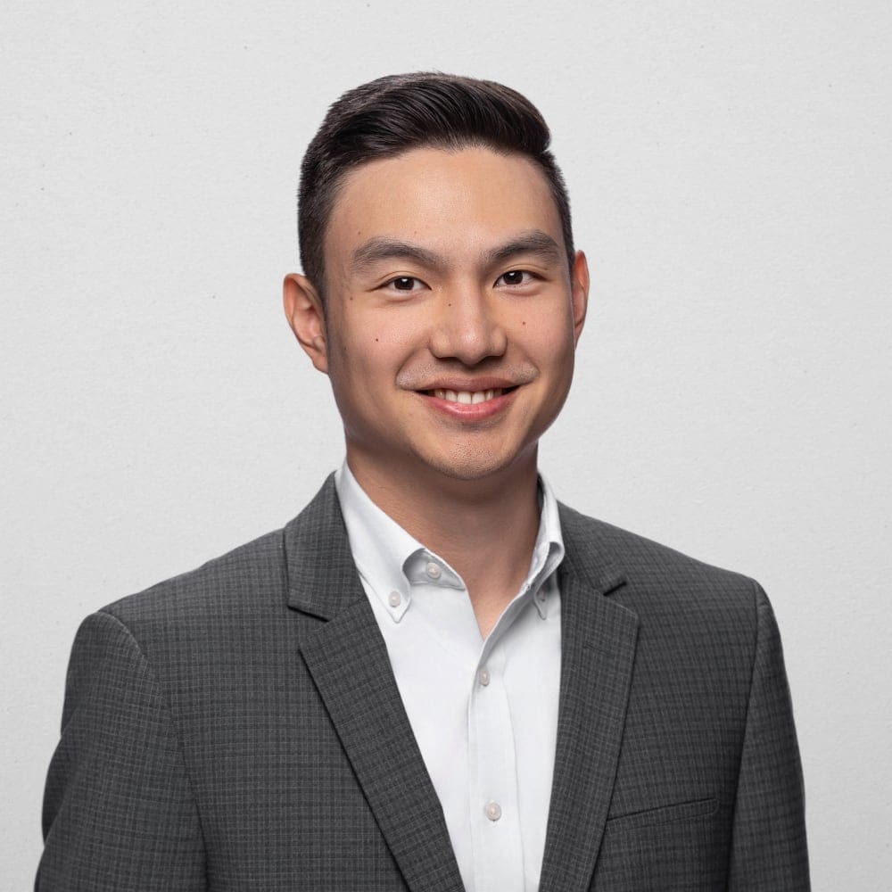 headshot of Alex Chi